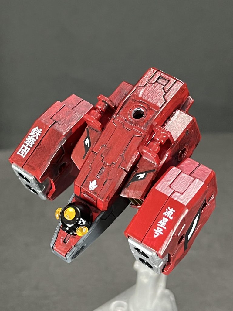 カモフラージュユニット『ウルフフェイス』索敵ユニットらしさを出せればを意識しました!いや顔とかボディを覆う物作るのって大変ですね💦ライドはシノと結構仲が良かったので想いを込めて✨流星号をマーキングしてるのも大好きだった人を忘れないため(と思いたいw機体含めオルフェンズマーキングデカールをこれでもかと使ってみたんですが、文字列系は貼る場所が難しい_:(´ཀ`」 ∠):接続部とバルバトスの頭部に小型ネオジム磁石を入れているので保持力も⭕️やはり玩具は安定して動かせてなんぼ(´・ω・)b