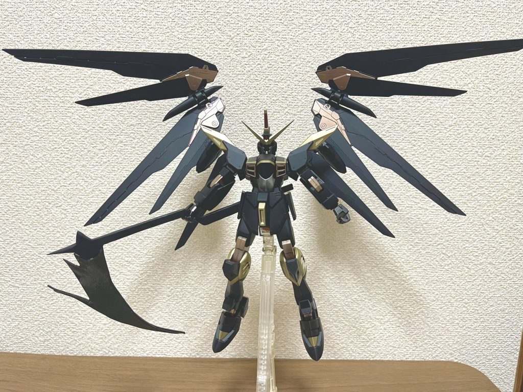 ハイマットモードですね。この状態で大鎌担いで敵に突っ込んでいき、バッサバッサと敵を切り刻んでいきます。