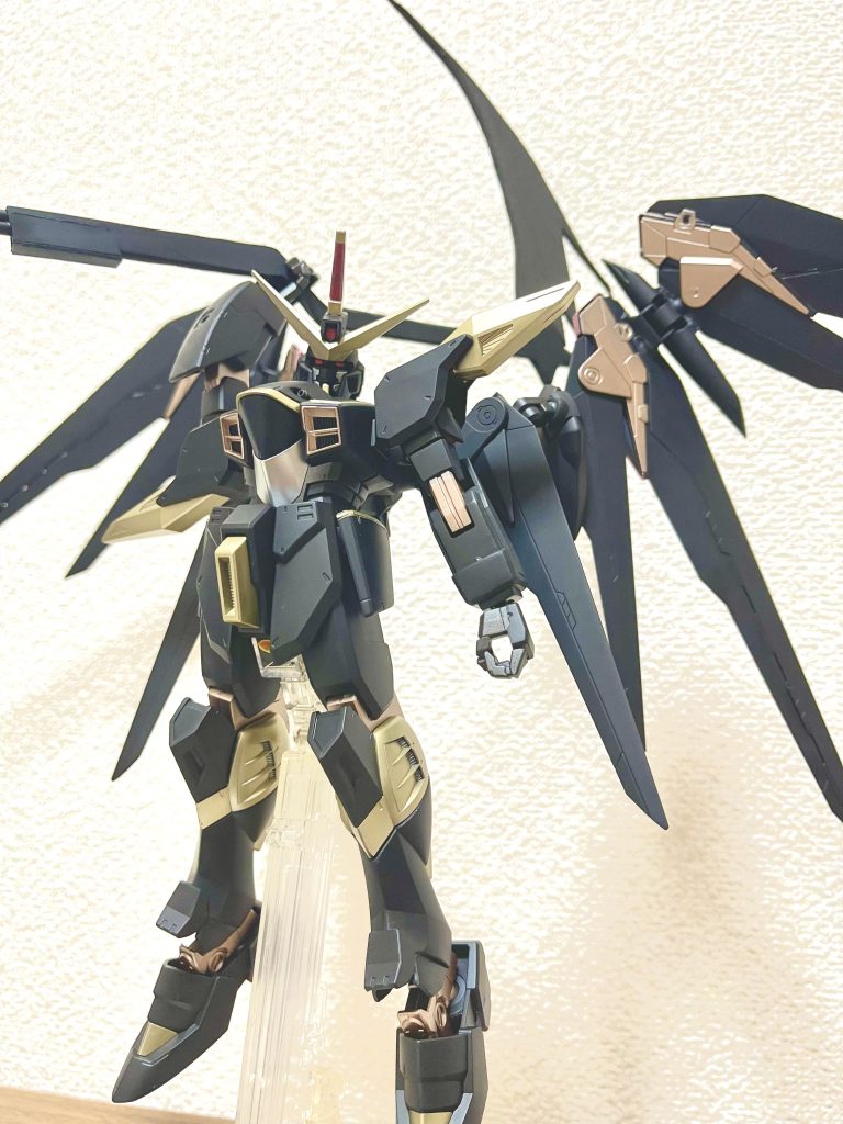 ここまでご覧いただきありがとうございました！塗装については、お気づきの方もいるかとおまいますが武器だけでなく本体も銃神様を参考にしています。銃神様カッコ良過ぎるんすよなぁ〜