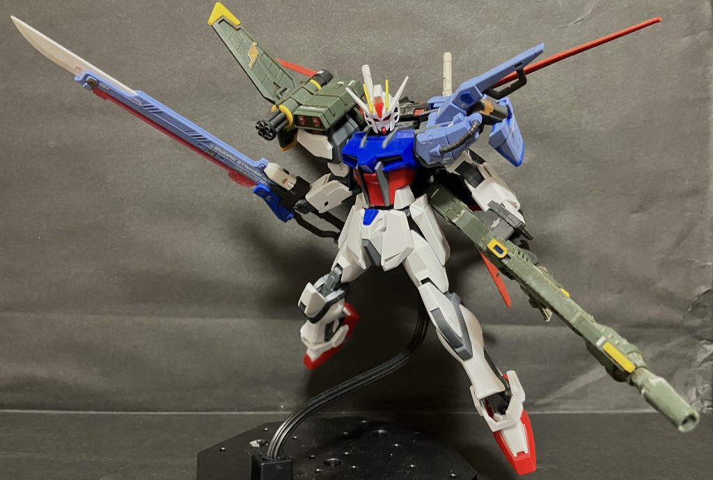 (本体がバスターになったので)余りものだったRGストライカーパックがストライク同士とはいえ本当にピッタリフィットそれどころかストライカーパック単体のクオリティは (10年以上放置され)腐ってもRGなのでオプションパーツシリーズよりも (多分)高いので充分満足ですということでオプションパーツセット難民の方はRGストライクとRGスカイグラスパーを買えばいいじゃないというお話これで無駄なくジャンクRGストライク達が再就職できてスッキリ