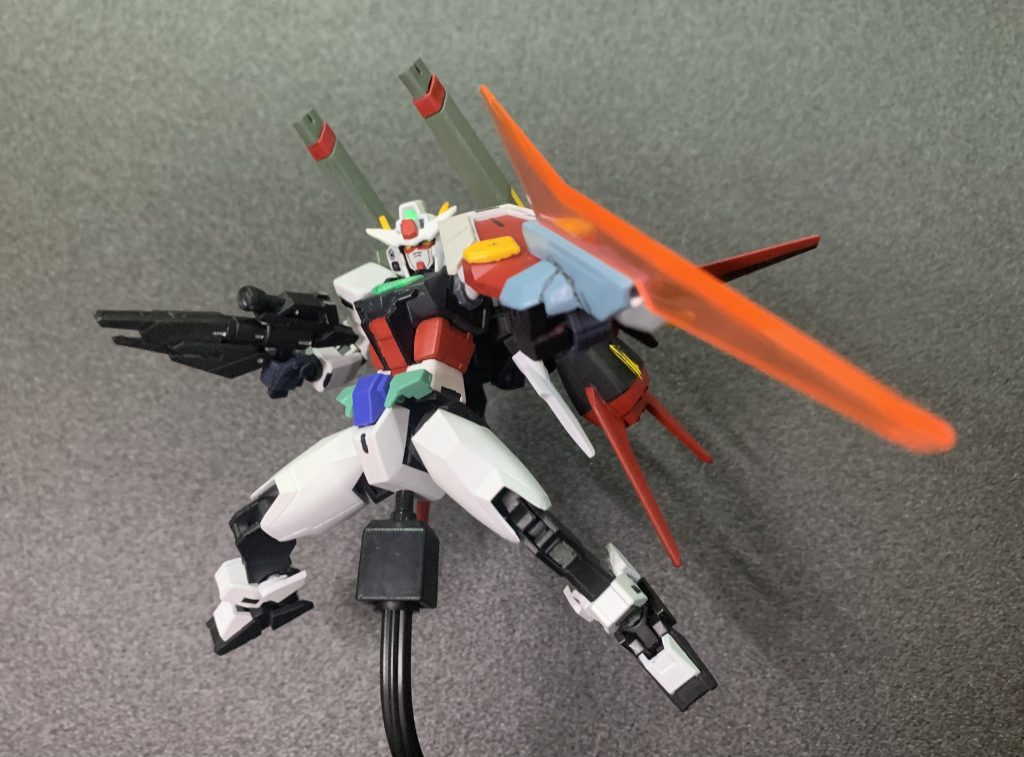 B.I.W.S.PはBefore.I.W.S.Pという意味でI.W.S.Pの前段階の試験運用装備としての側面を持つという設定です。エールストライカー、対ビームシールドにランチャー、ソードの2つのストライカーの特性を持つアタッチメント装備を装着しています。