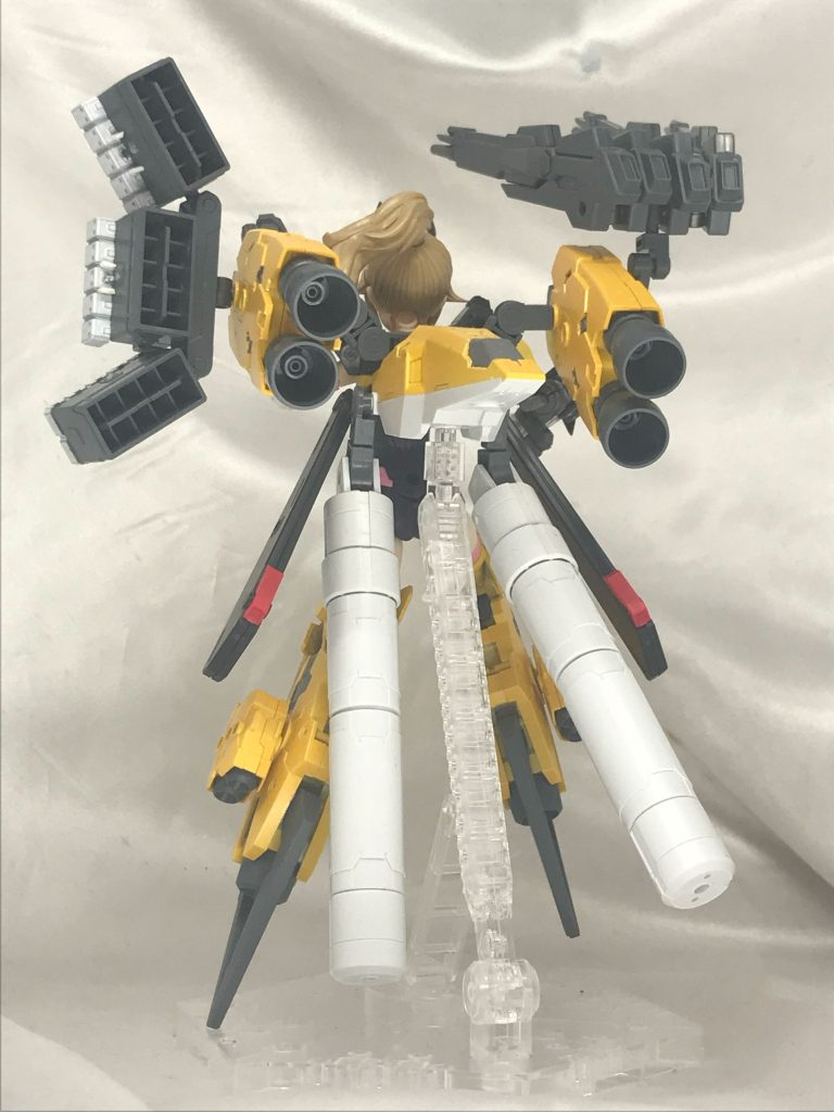 背後。やはりここはどでかいプロペラントタンクを配置したかったんで気持ちよかったです。