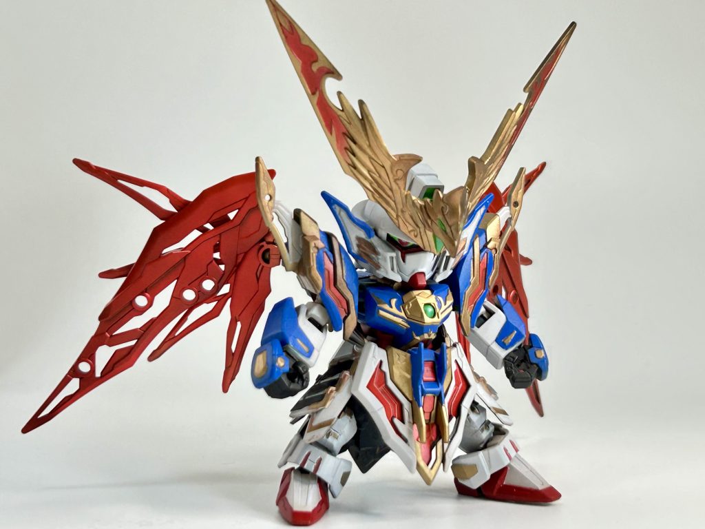 武者運命(むしゃデスティニー)本体。こちらはEXスタンダードデスティニーと司馬懿、信長エピオンと天下無双を混ぜて作成。肉抜きなどパテで埋め、頭も一部削り信長エピオンの頬パーツを貼り付け。整形でしんどかったのは顔とつの飾りの加工ぐらいで後は埋めたぐらいです。