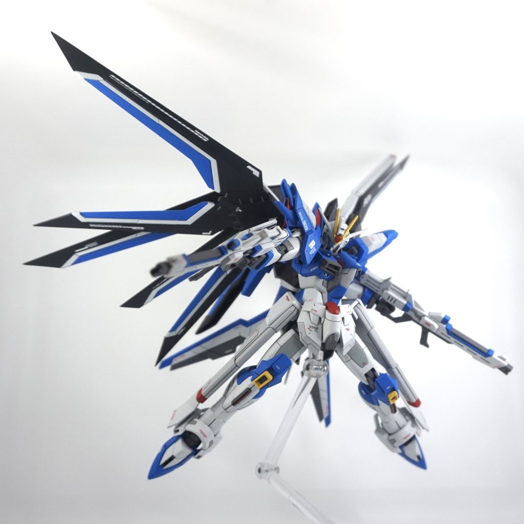 改造点・胴体、足、イモータルジャスティスに交換・腕、1m延長・バックパック、ストライクフリーダムのスラスターに交換・腕、膝、足、腰部、エアリアルのガンビットを追加・股、ガンダムヘリオスに交換・武器 ライジングフリーダムのビームライフル一丁追加