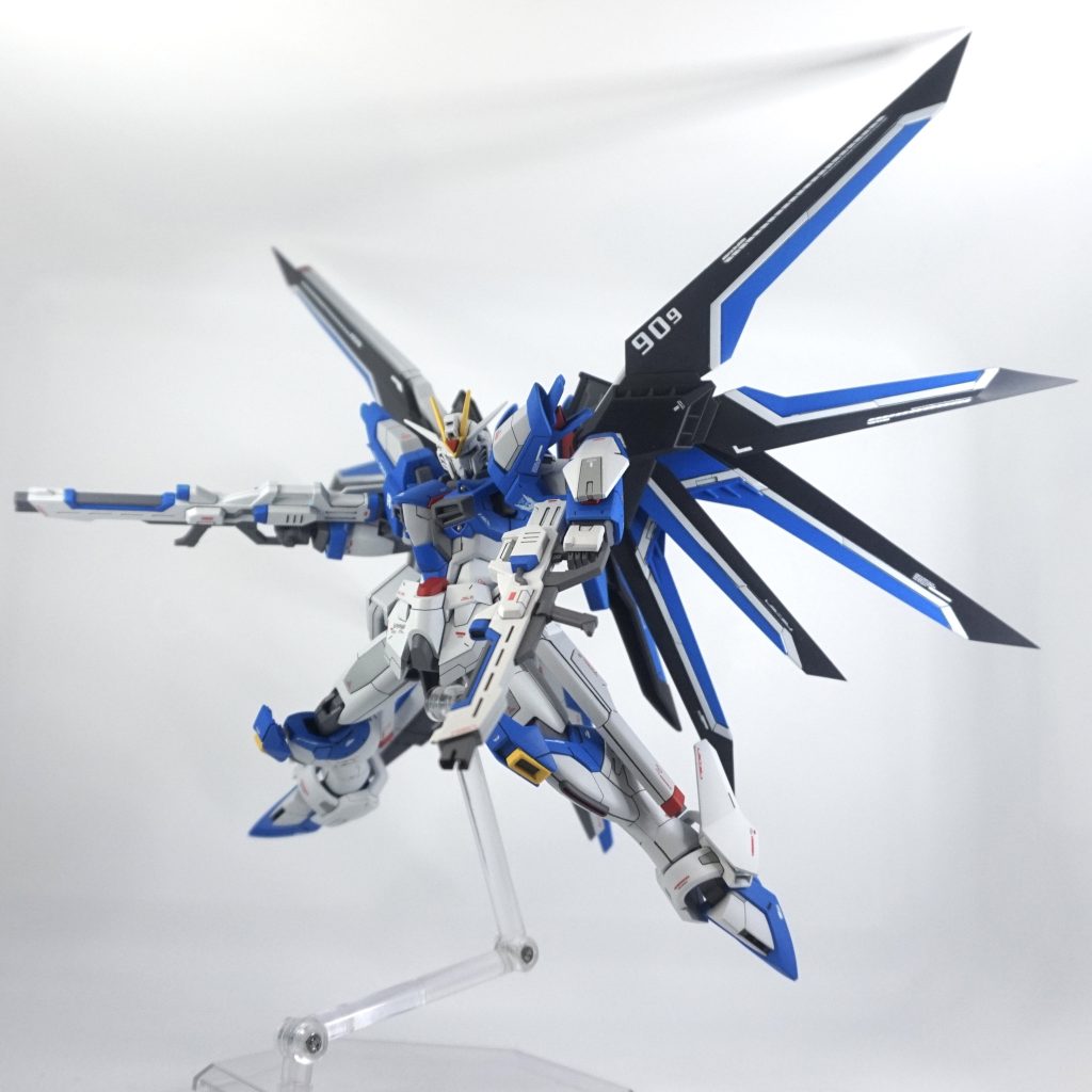 塗装レシピ・白→ニュートラルホワイト・青→スージーブルー・黄→エヴァイエロー・赤→エヴァレッド・関節→メカサフヘヴィ