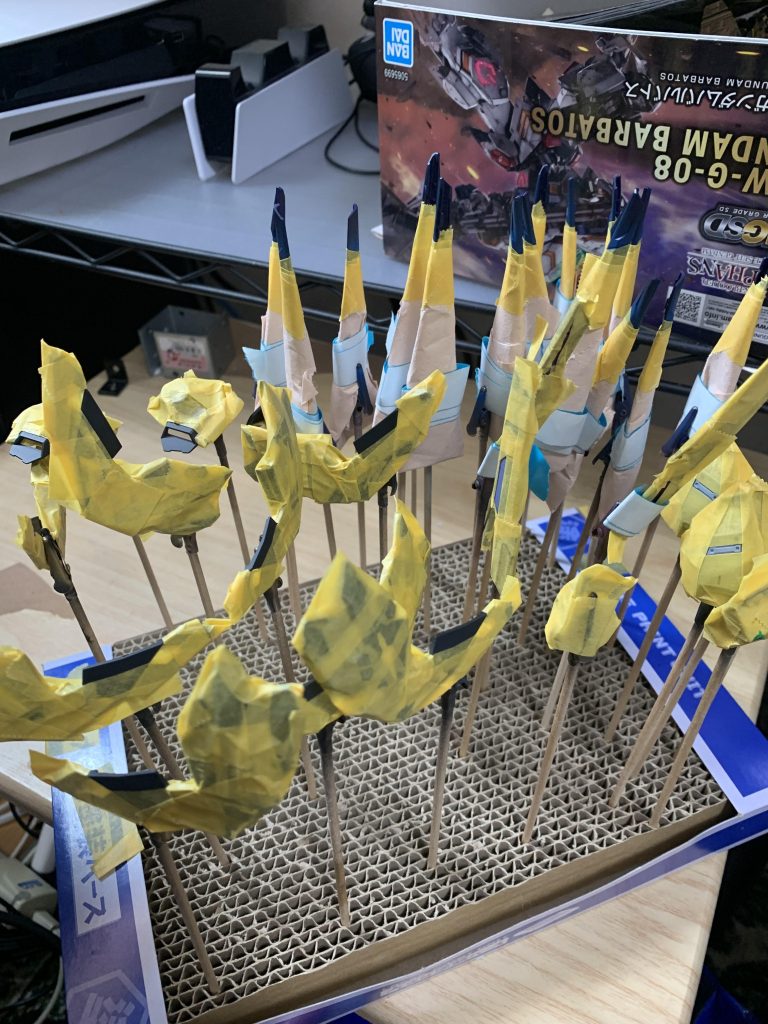 ドラグーンは数の暴力だ...しばらく羽物はいいです、お腹いっぱい。そろそろ敵対機を作ろうと思ってますが、しばらくガンプラは進められそうにないかも。