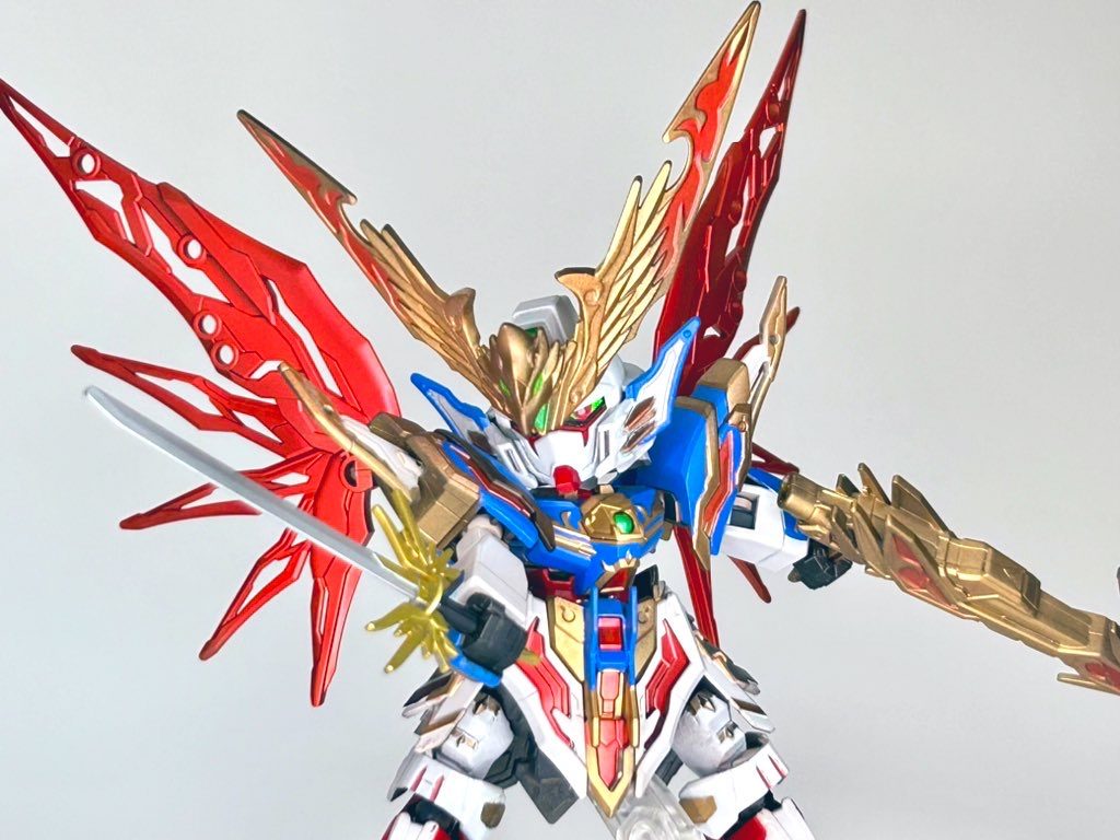 武器は天下無双から拝借しそれぞれ名刀・糸切と神筒・龍咆とバリバリにBB戦士のネーミングとしました!!動きは昨今のSDの駆動が生きているのと太ももを2センチほど伸ばしてることもあり全然動いてくれます。怖いのは塗装ハゲ