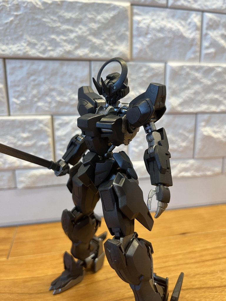 左側　二の腕の外装は無くして今いました