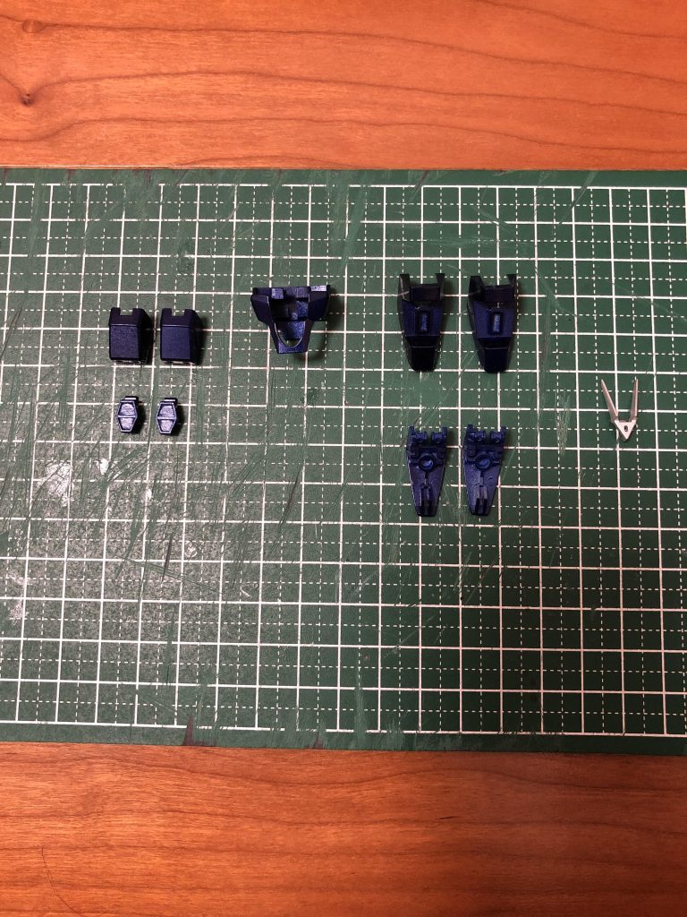 青色はタミヤカラー「レーシングブルー」です。落ち着いた雰囲気になりました。