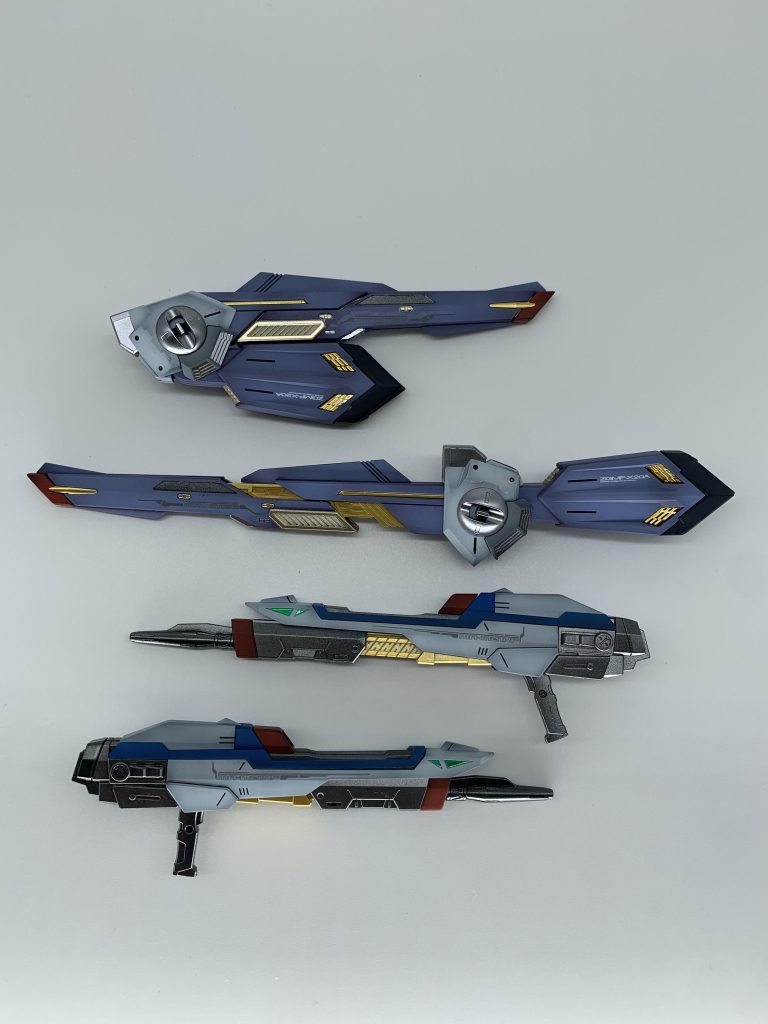 武器類。レール砲もライトブルー一色は味気なく感じたので塗り分けました。