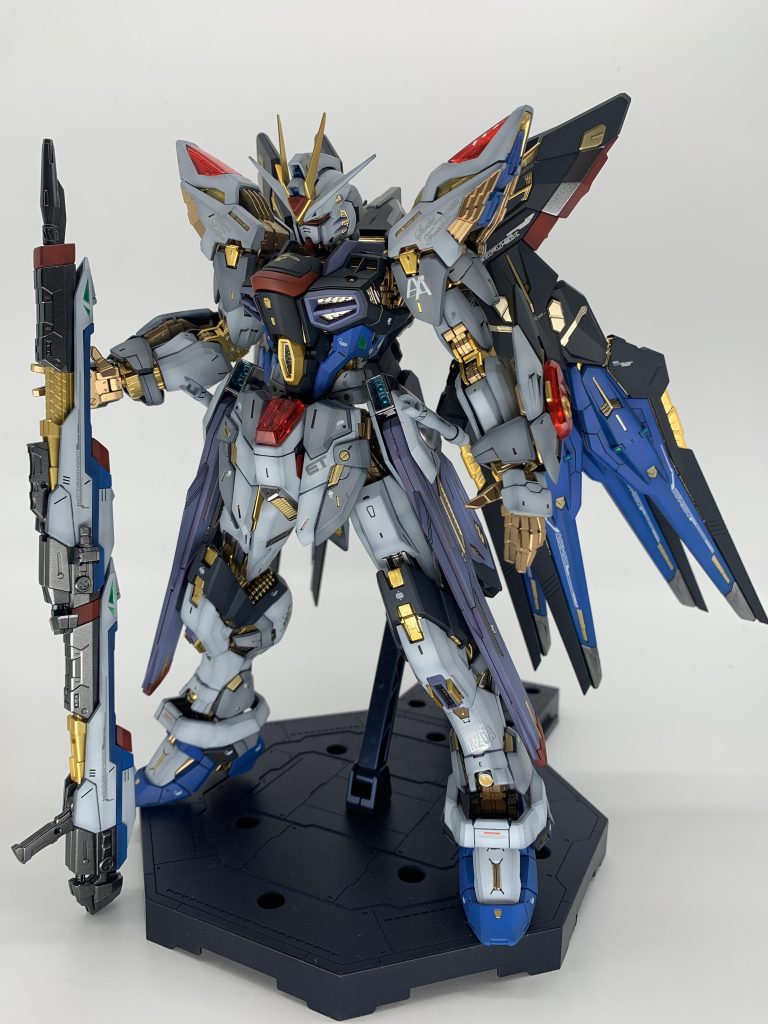 外装は毎度いつものグラデーション塗装で。ホワイトはグラデーション抑え気味を意識しました。