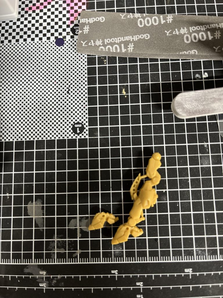 分かりにくいですが、余分な部分を削り稼働出来るようにプチ改修してみました！