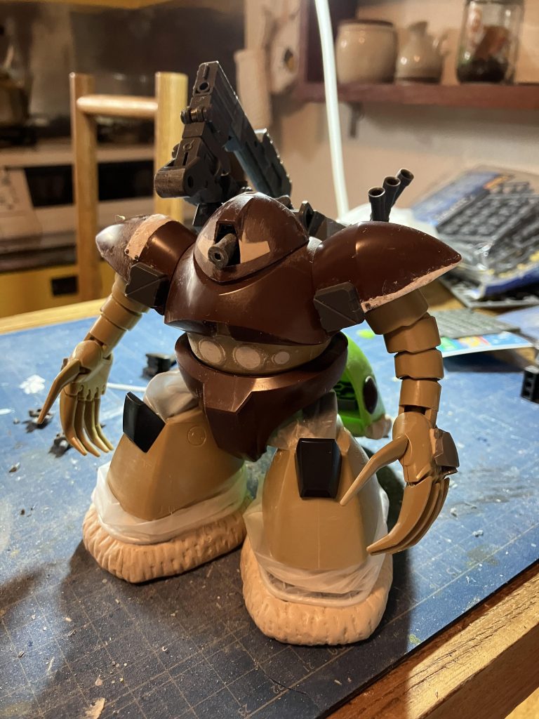 塗装前ホバーはエポパテで再現してシーリングカバーは前回やった塩化ビニール手袋を使ってます