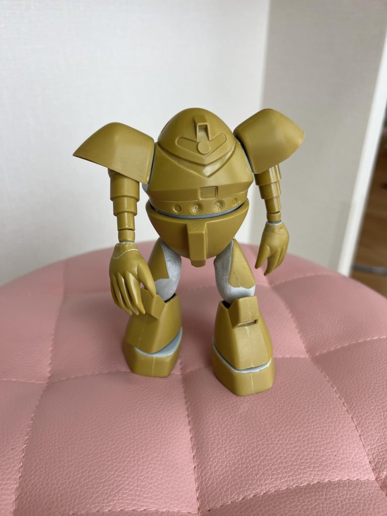 大腿はエポパテで太らせました。左右対称はむずい。