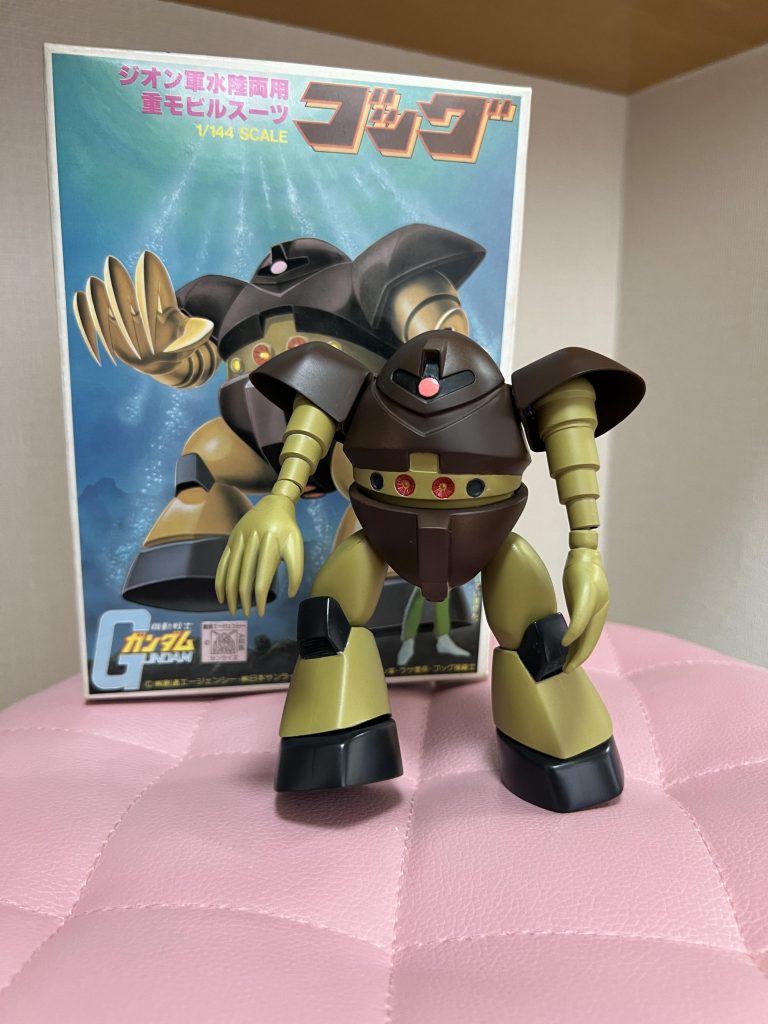 箱絵っぽく右足を持ち上げたかったんですが難しかった😓下半身の可動範囲を広げるとポージングの自由度が増えるのでお勧めです。