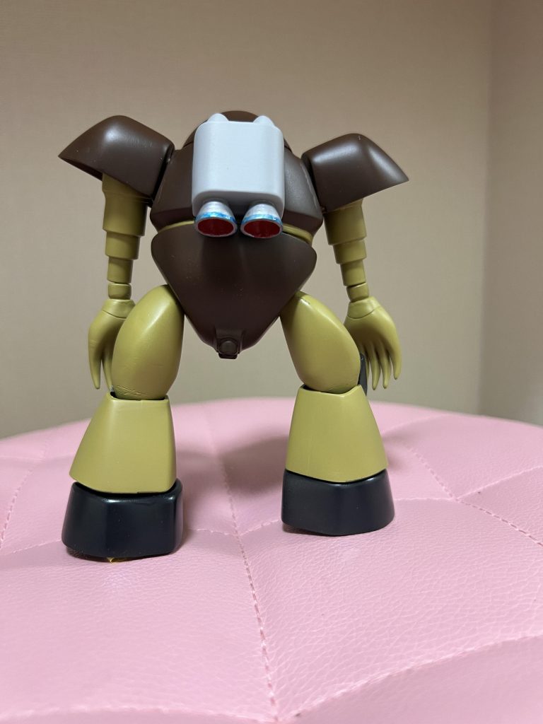 シンプル。胴体は分割してます。書き忘れました。