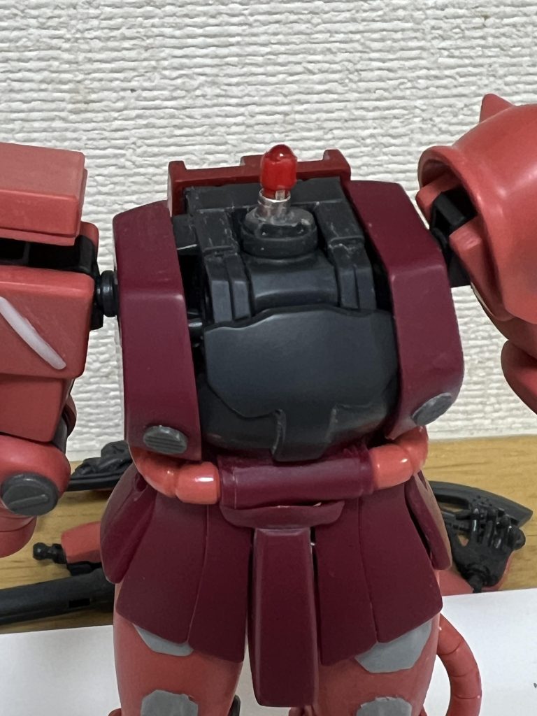 ミライト埋め込み。ドリルで真っ直ぐ開けられない不器用さ。