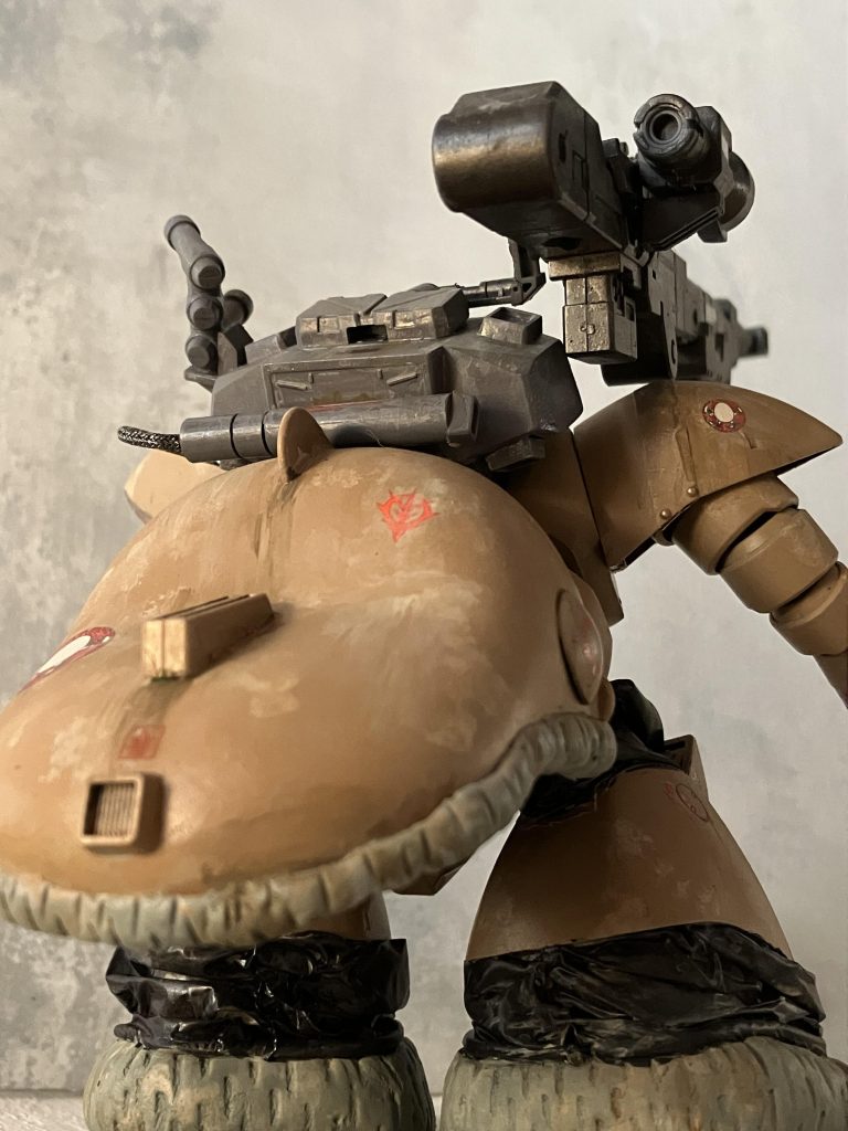 当初、脚部のホバー転用で何とかなるかと思われたが、そこは重装工のゴッグ出力不足は否めず、後背に大型ホバーユニットを付けることになった