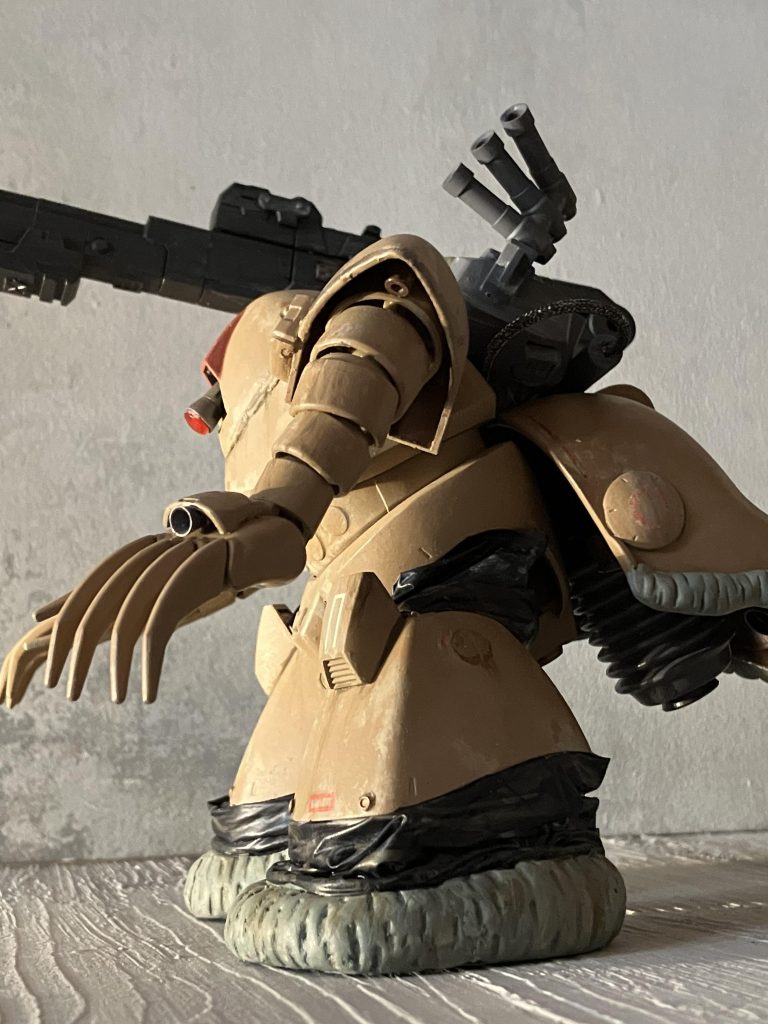 妄想設定は1年戦争でジャブロー攻略が失敗に終わったジオン軍は残存兵力を宇宙へと上げなければならなくなった本国ジオンではMS生産は続いていたがソロモン、ア・バオア・クーへのMSはまだまだ足りない状況であり地上投入のMSを宇宙へ上げるのは必須事項となっていたヒューエンデン基地では連邦からの攻撃を迎えつつ尚且つ、兵とMSを上げると言う困難なミッションが課されていたただ一機でもMSを上げたい上層部と基地防衛を疎かに出来ない基地司令部はある決断をする水陸両用機体を基地防衛に回すと言うことだった