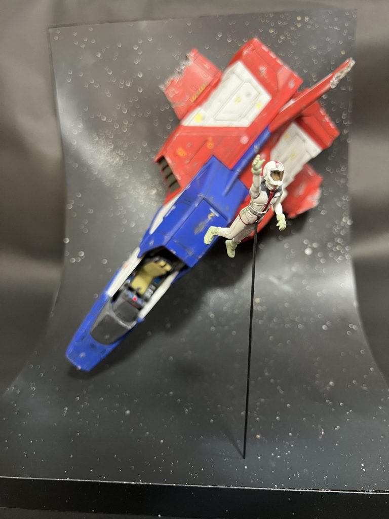 アムロのフィギュアはHARD GRAPHについていた直立のアムロフィギュアを、関節などを熱で曲げ表情をつけました。いくら1/35スケールとはいえパーツが細かく塗り分けに非常に手間がかかりました。