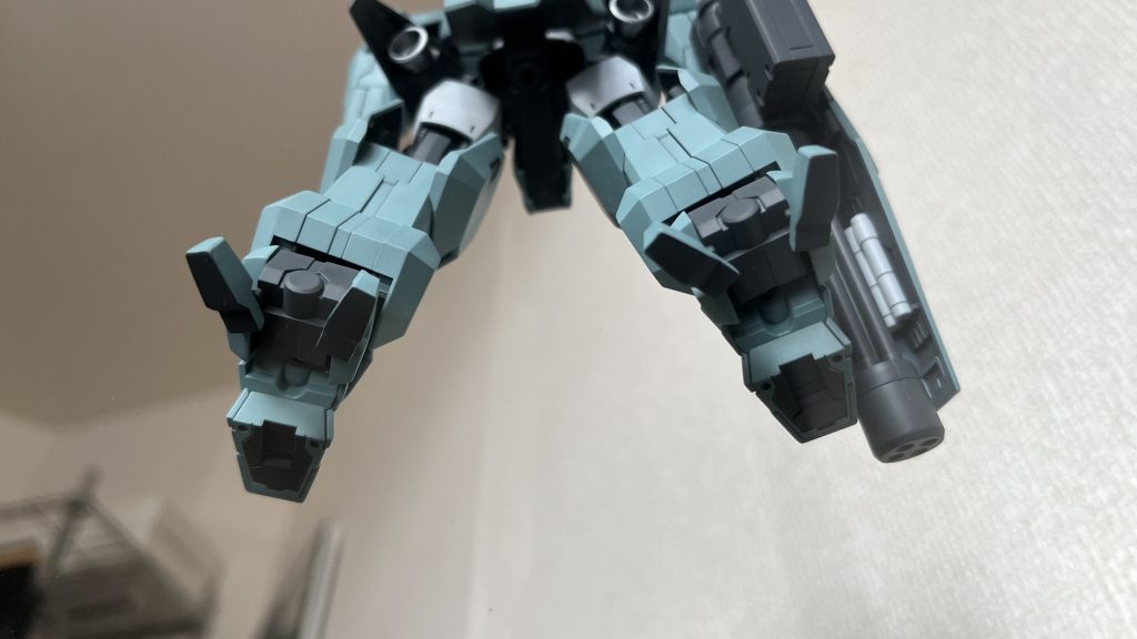 足底。妥協出来なかったので塗り分け、肉抜きを埋めています。