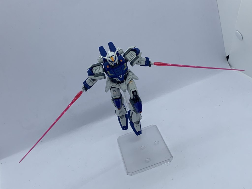 角度付き持ち手でヤキン・ドゥーエでのフォビドゥン戦特攻の時のこのポーズをしたかったので30MMのポルタノヴァ用ハンドパーツを使ってます。