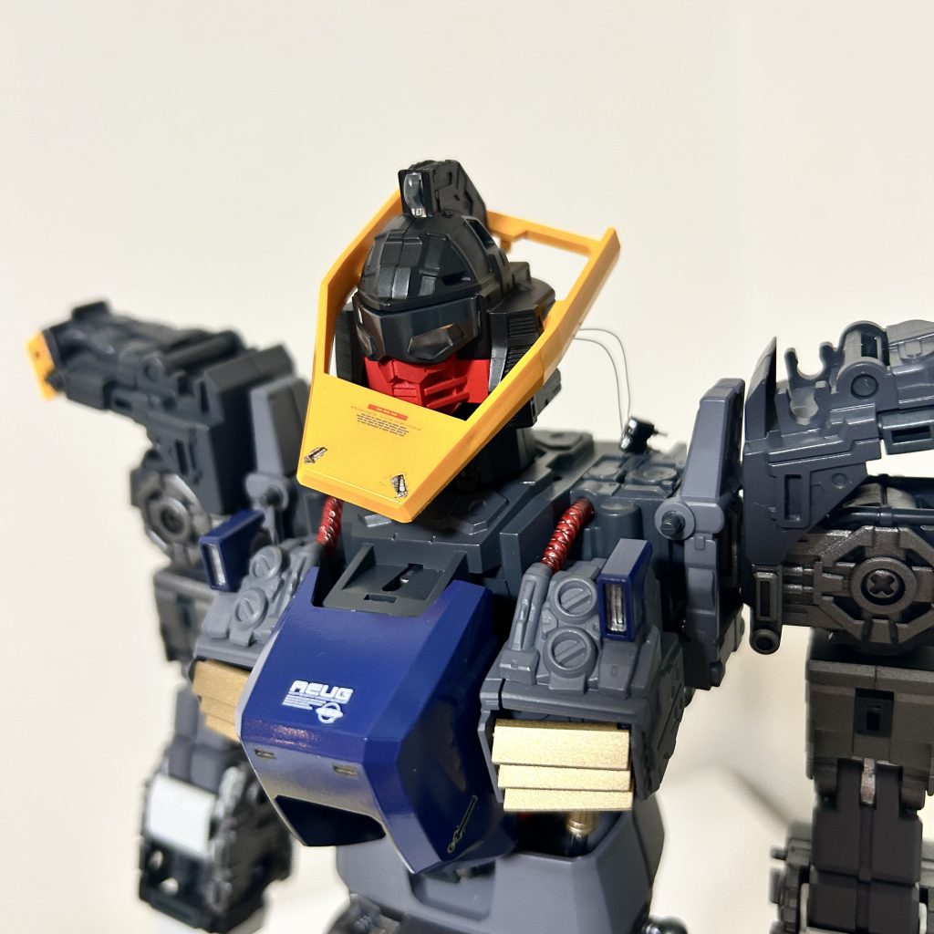 制作途中に何度も断線したりとたくさんトラブルありましたが、くだらねぇと思ったミスがこれですねw通線する為に先内部フレーム組んでいたから…まさかの、あれ？入らない⁇完全にやらかしましたw結局は襟パーツをぶった斬って豪快にはめ込みましたw