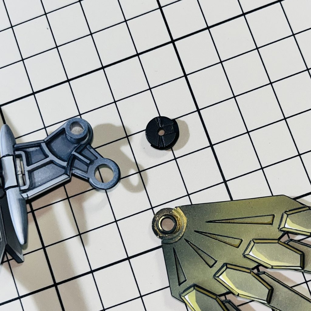 羽の金色は丸いパーツをこの位置で分割すると後ハメできる。 毎度似たようなテイストですが、今回もお立ち寄り頂きありがとうございました🙇♂️