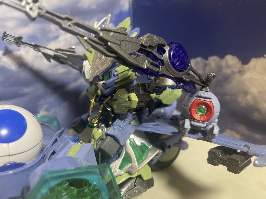 こっそり翼に乗るボールくん。コンバージ産です。無改造で様々な30ミリ穴にフィットしますw