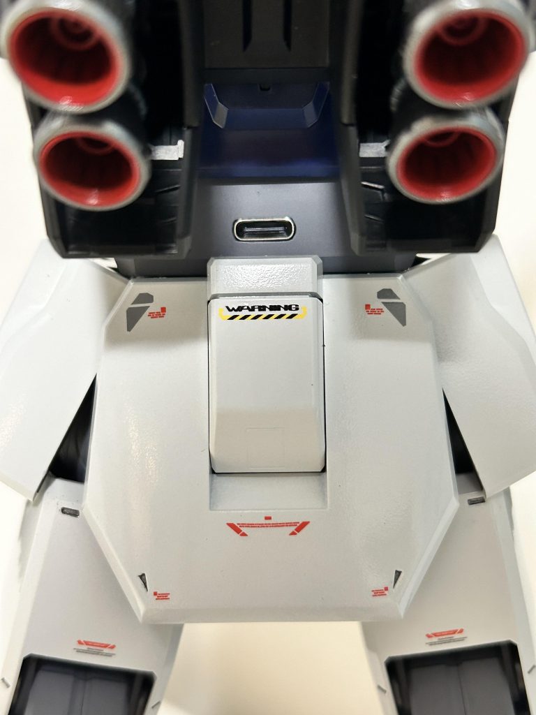 なぜTypeＣなのかというとこれです！今回の制作の1番のポイント。USB TypeCを埋め込みました。ここから電源供給して点灯するように改造しましたw某通販サイトで探しまくって購入しました。いろんなタイプがあって迷った結果TypeCを選び、ネーミングに付けさせていただきましたw