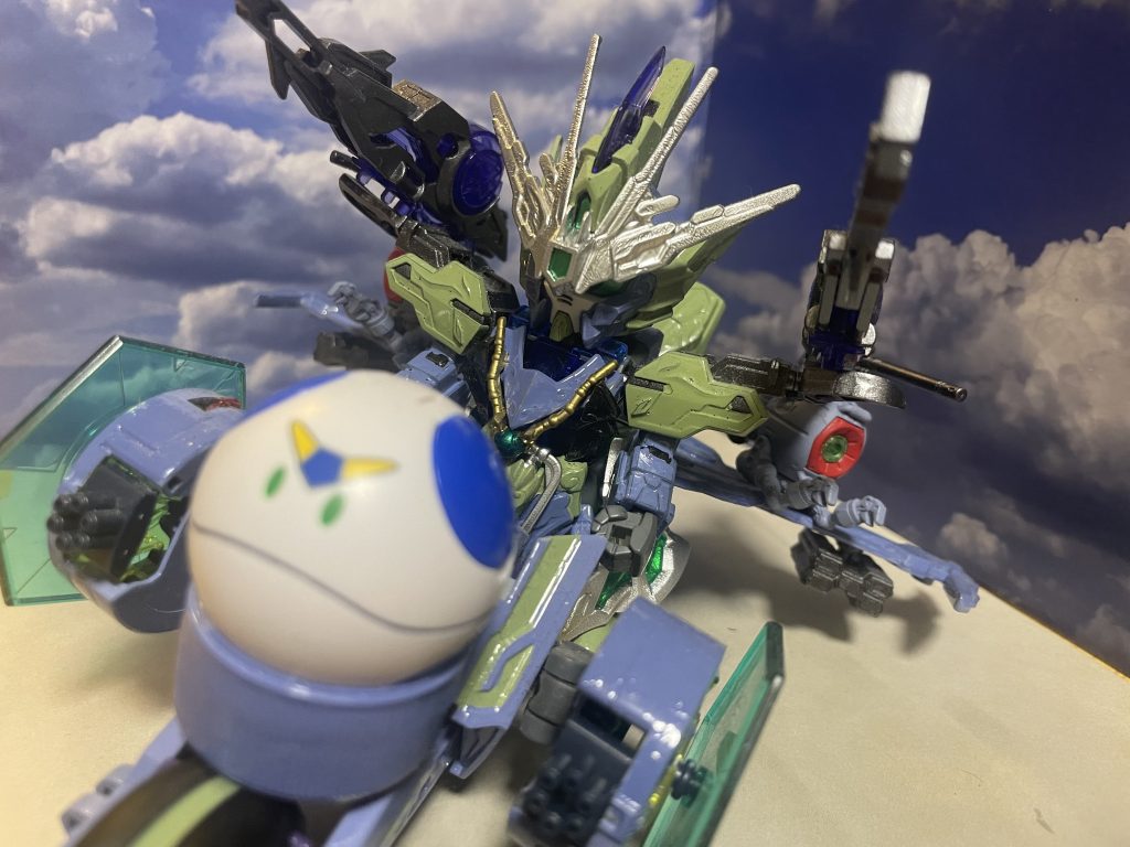 ハロがR2D2のような感じでサポートしてくれるとかしてくれないとか。