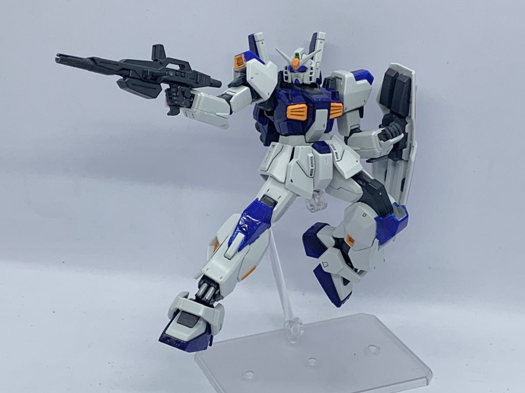 なんか、何かを彷彿とさせるポーズ。