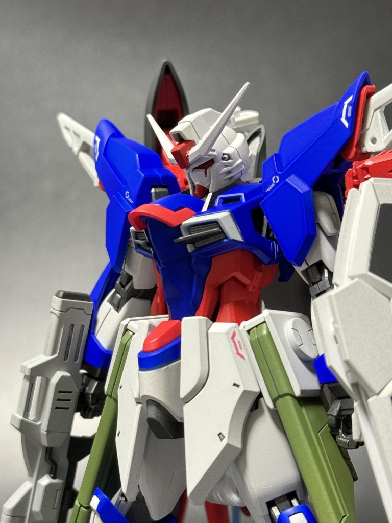 強いていうなら、シンがイモジャへの搭乗を拒否したため、イモジャの外装を外しライフリの予備パーツとプラントに保管されていたデスティニーのパーツを取り寄せて組み上げ…的な感じでしょうか。