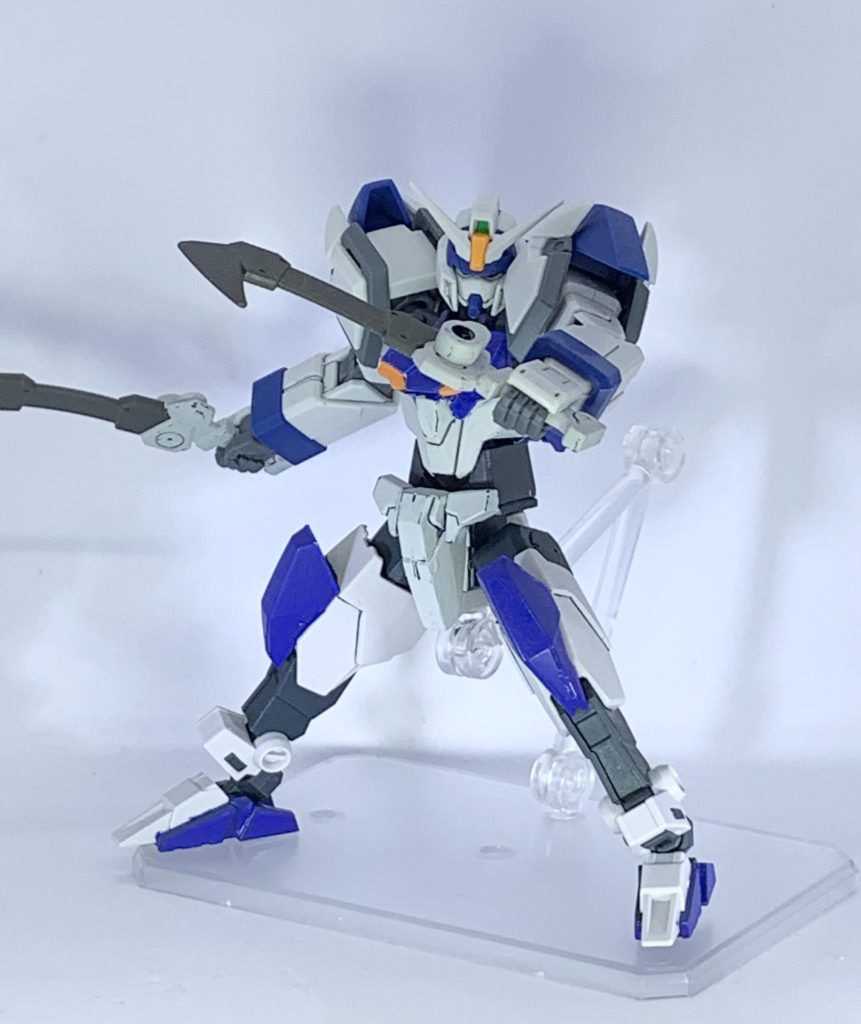 背中に携える小型剣「ディマカイルス」鉄血のフラウロス用ナイフですね。コアガンダムサイズだとナイフというより片手剣サイズかなぁと思って小型剣扱いにしました。