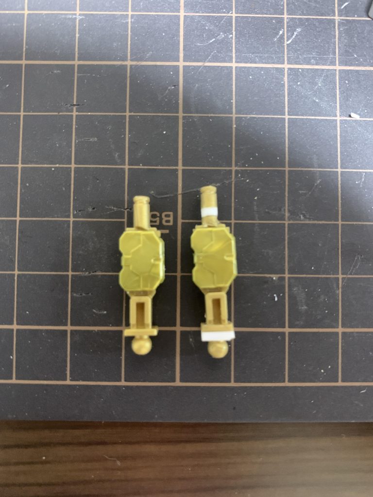 全体的にアーマーに対して等身が低い印象を受けたので手足胴を延長しています。