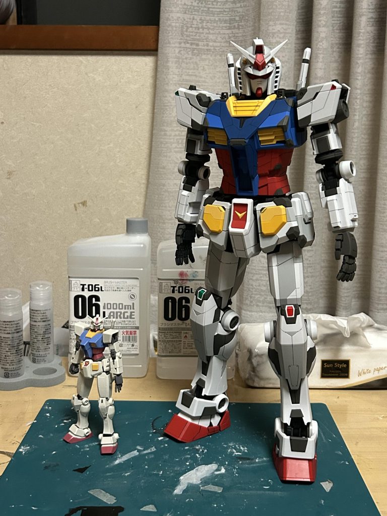 1/144HGとの比較やっぱでかいなぁ立ったまま飾って置けない