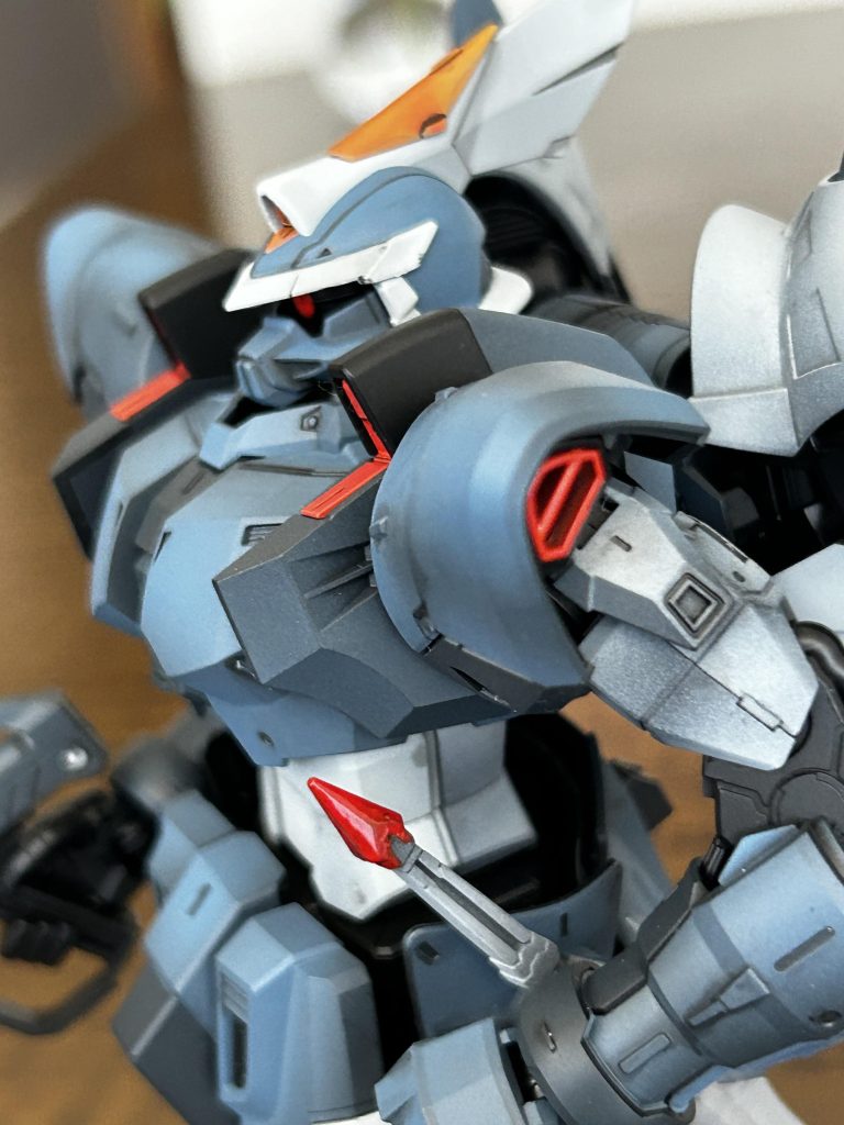 一度デカールを貼ってはみたのですが…どうもしっくりこず塗装のみです