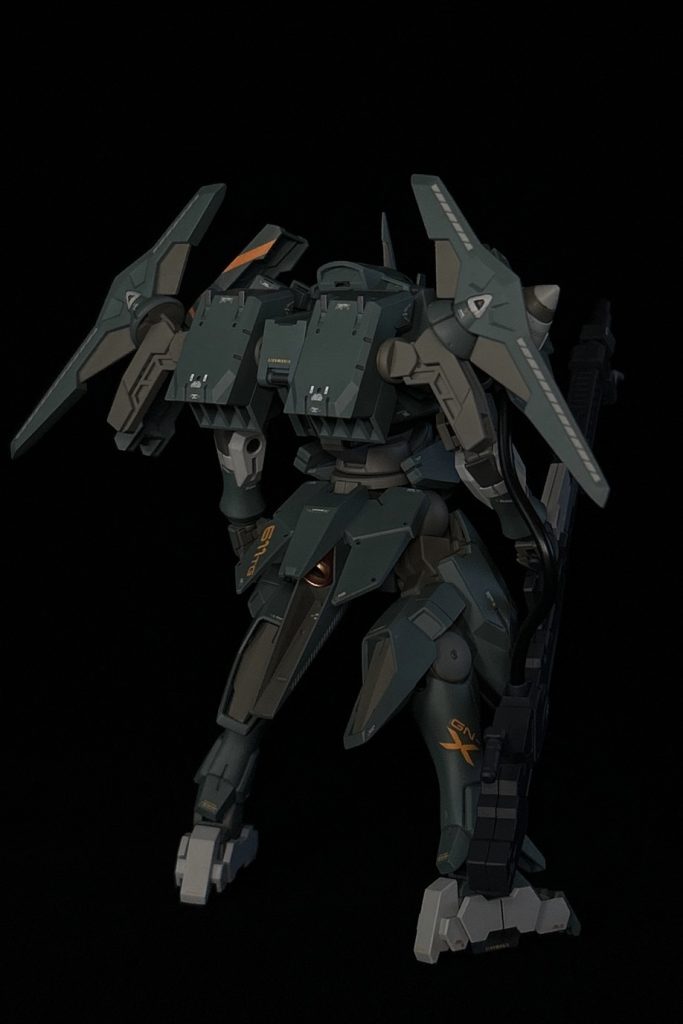 バックショットです。脚首以下の塗り分けに悩みましたが納得出来る配色が出来て満足しています