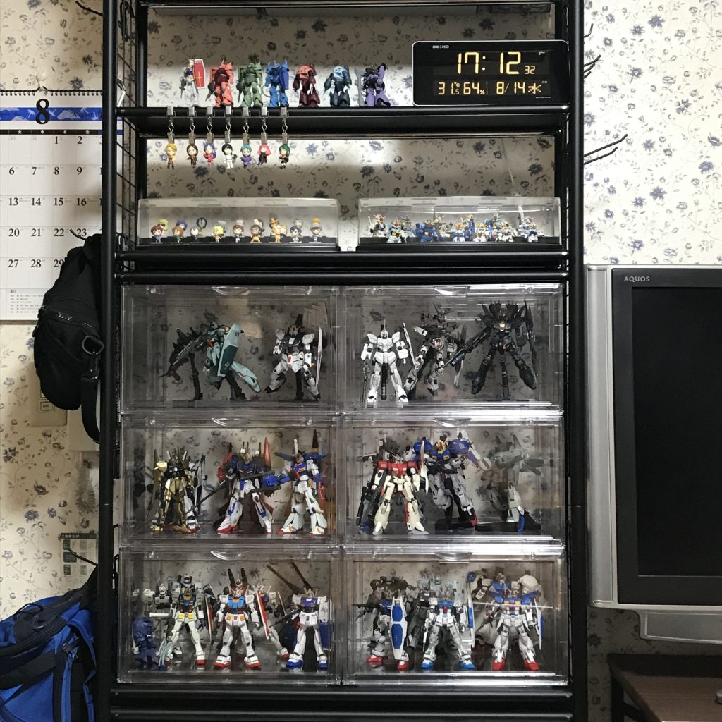 作品名：<p>模型棚整理してみました。アクリルシューズBOXを使用してます。1/144でも結構場所とりますね～！昔集めてたチマコレも飾ってみました。</p>