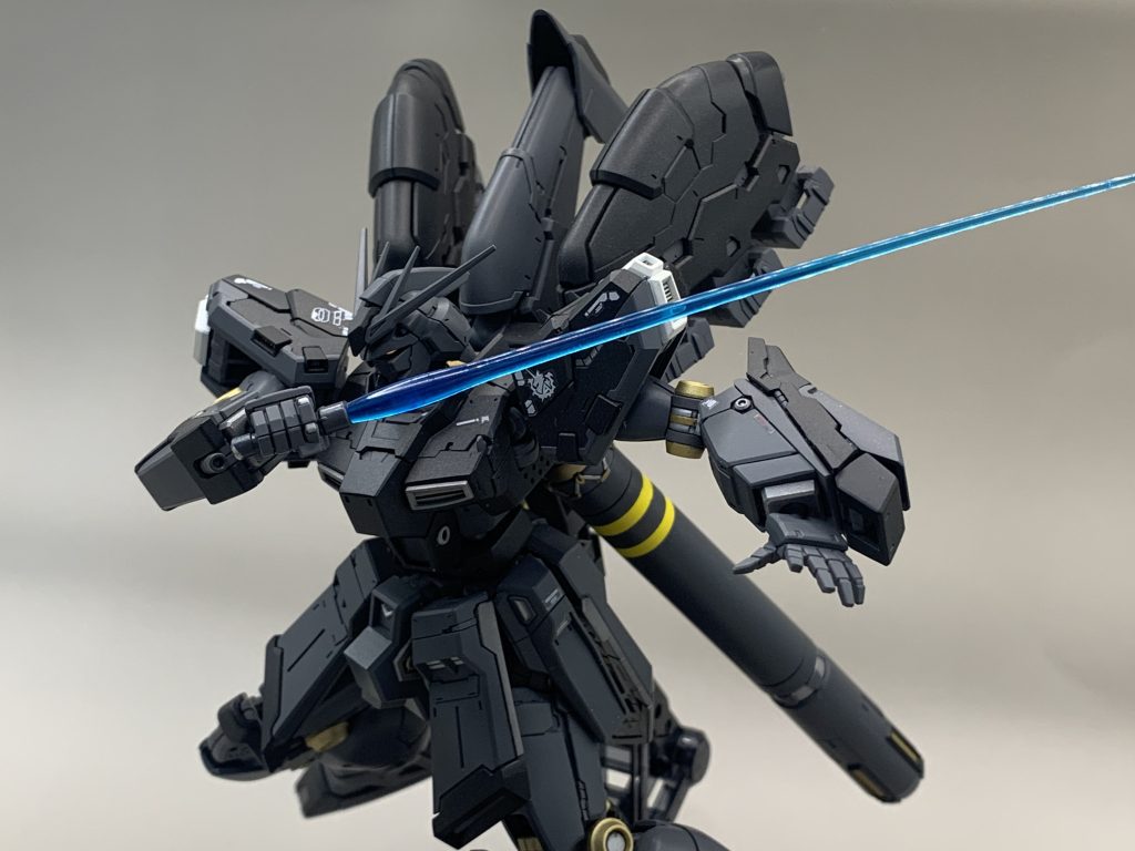 目つきが悪いのがカッコイイ(gandam-hand2)ツインアイはラピーテープを切り出して貼ってます。