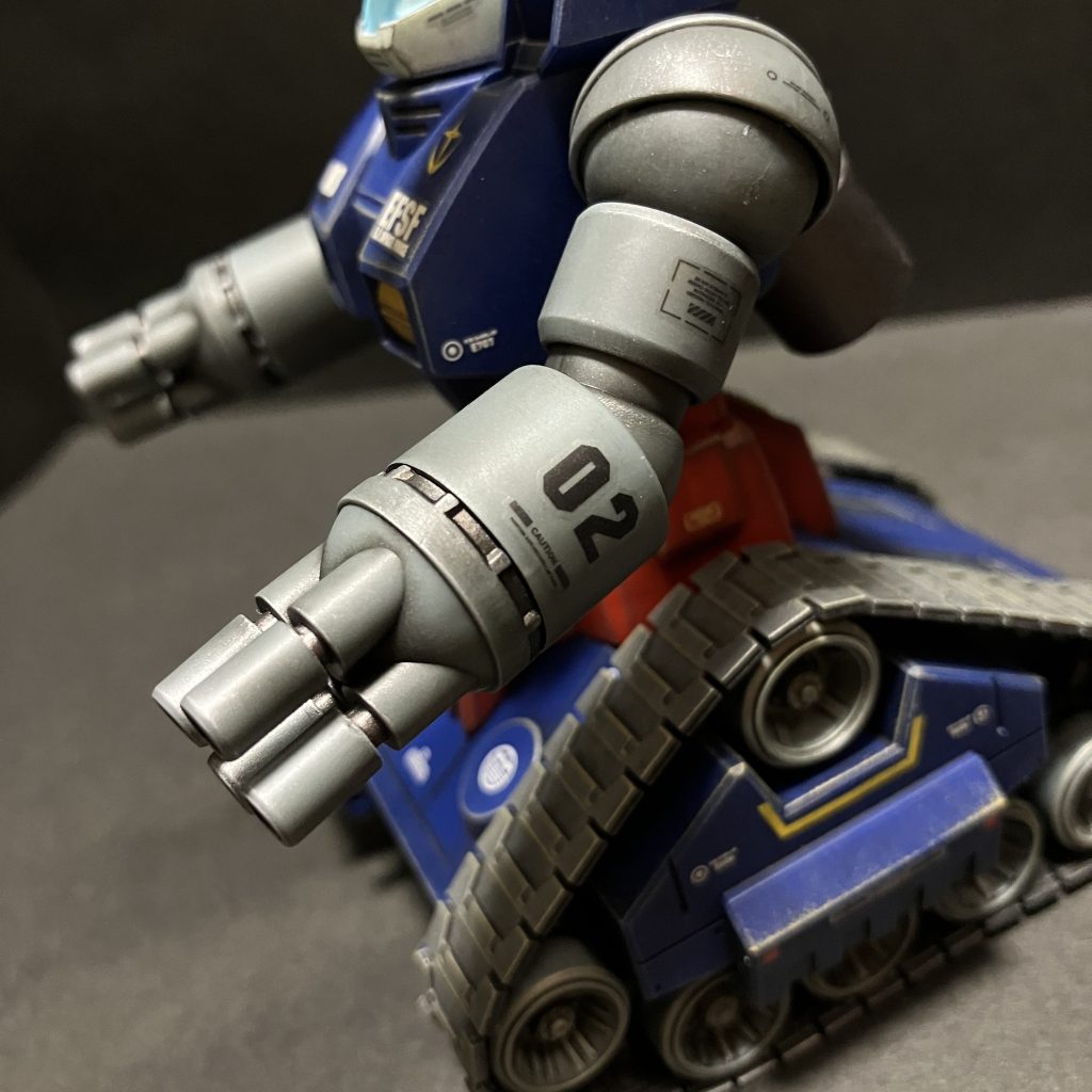 ちょっとだけアピールポイント。”40mm4連装ボッブミサイルランチャー”先端が一体成型のパーツ。きれいに汚せないか?と思い、中間部分で一旦切断。