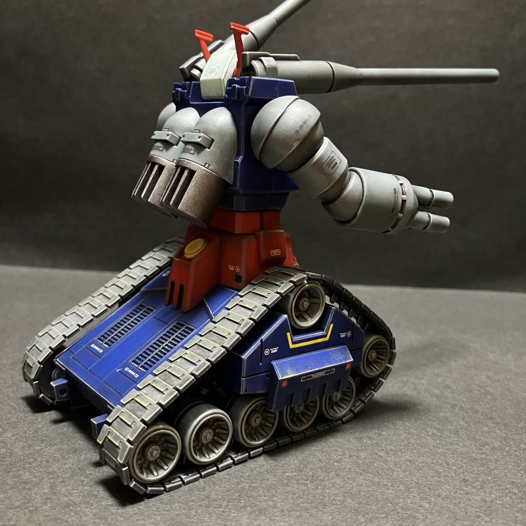 合せ目消し。普通に白蓋でムニュムニュしてやってる。雨の日にやったからか?ことごとく白化してしまった。ウェザリングでそこそこ誤魔化せた(つもり)けど。接着も湿気って関係するのかね...?