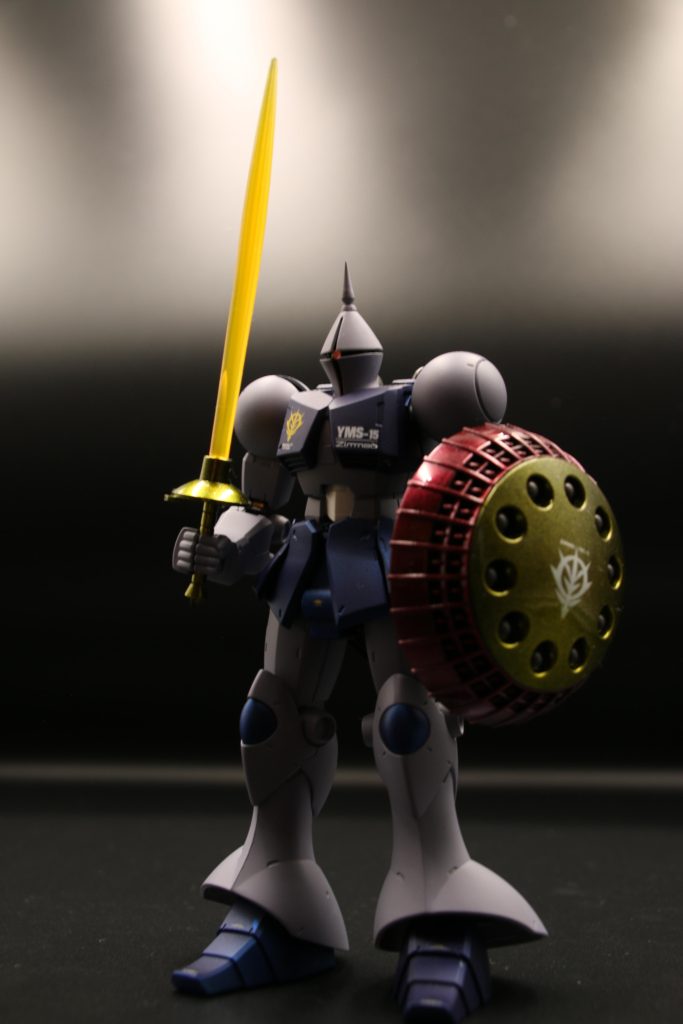 今回のギャンは以前にアップさせてもらったグフカスタムと紺色部分が同じ塗装レシピとなってます比較用に並べて撮影すればよかったんですけど、グフカスはかなり明るい青、今回のギャンは暗めの青となってます下地のシルバーの乗せ方で上の発色が変わるのをコントロールして狙った色味になるよう塗装してみました