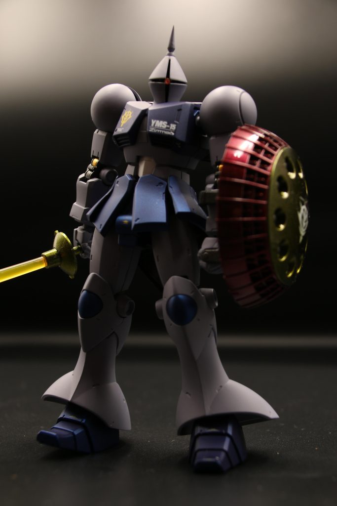 外装は全てクレオス様のグレーサフ1200で下地としていますグレー部分はナスカジョイントグレー(ガイア)紺色はコンクブラック、ギルディングシルバー、色乃源シアン+クリアパープル少々盾赤、コンクブラック、ギルディングシルバー、GXクリアルージュ盾黃・サーベル、コンクブラック、ギルディングシルバー、クリアイエロー関節部は、コンクブラック、ヘキサフレームガンメタル、場所によってはスターブライトゴールドこんな感じですなんだかオラついた感じの立ち姿になってしまいました