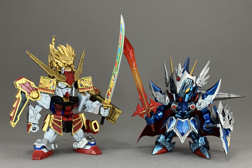 以前作ったナイトガンダムと。サイズが違っていてびっくりしました。