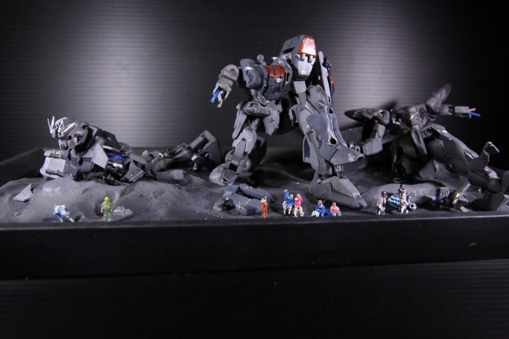 全体像他の2機と合わせるためにストライクも旧キットを使用しています