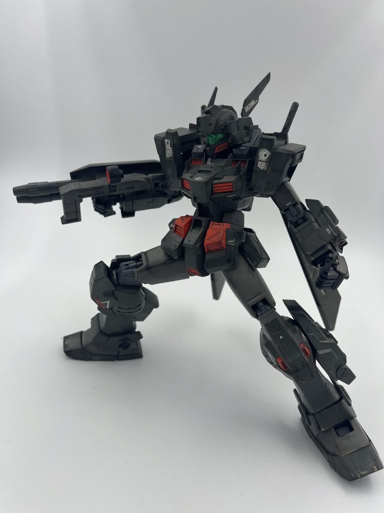 デカールは説明書通りに貼っておりますが、あまり目立ちませんね…    これぐらいがちょうどいいのかな?