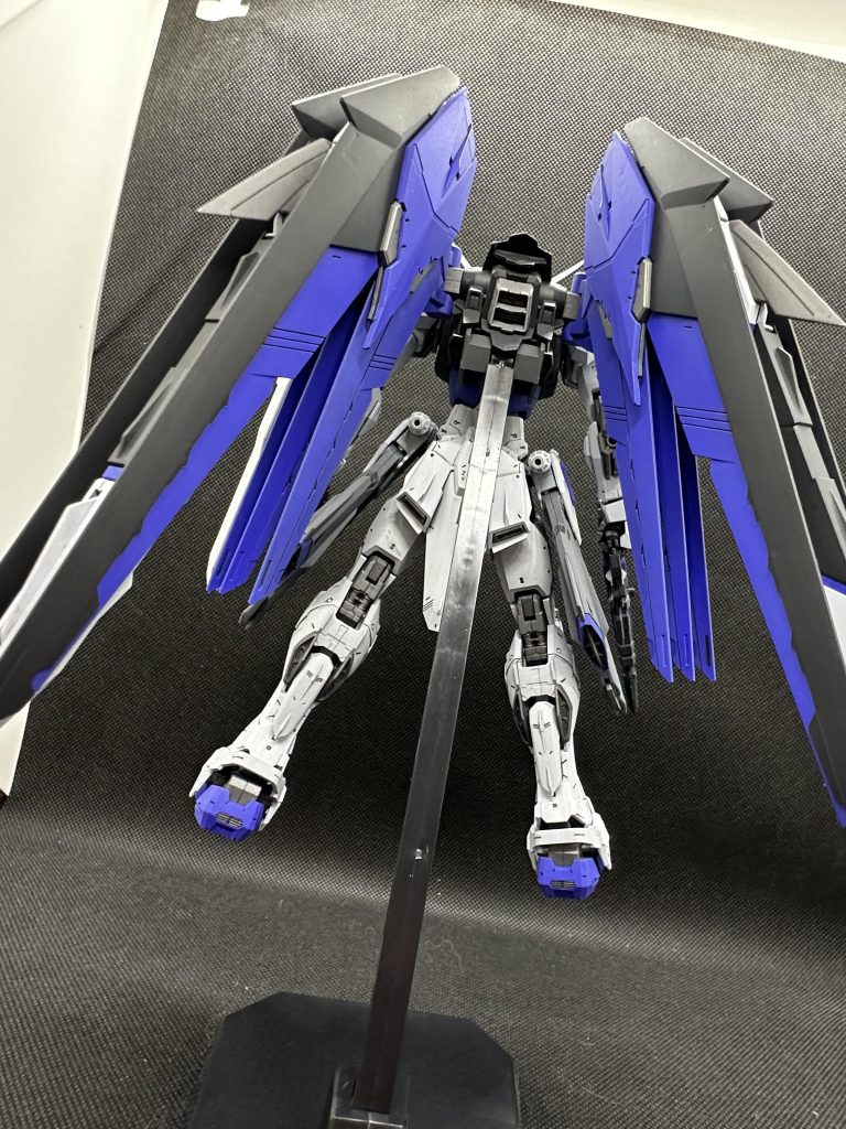 今回のカラーパターンはコバルトバイオレットをどうしても使いたかったのですが、いい感じにマッチしてくれて良かったです!