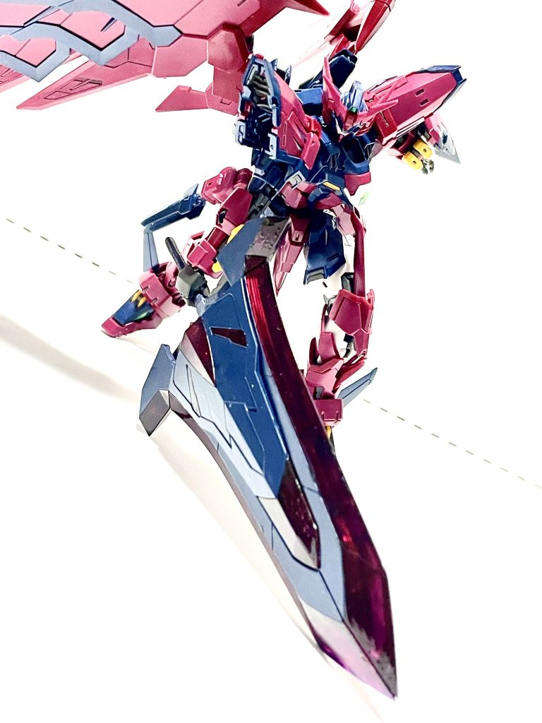 ・一対一の決闘特化のエピオンの為に用意された実体大剣ヒートグラディウスは、ビームソードに代わり実体剣が都合が良い相手の場合に持ち替えて使用する。・同じく実体であるヒートロッドに代わり、騎士道のなんたるかを体現した武装。