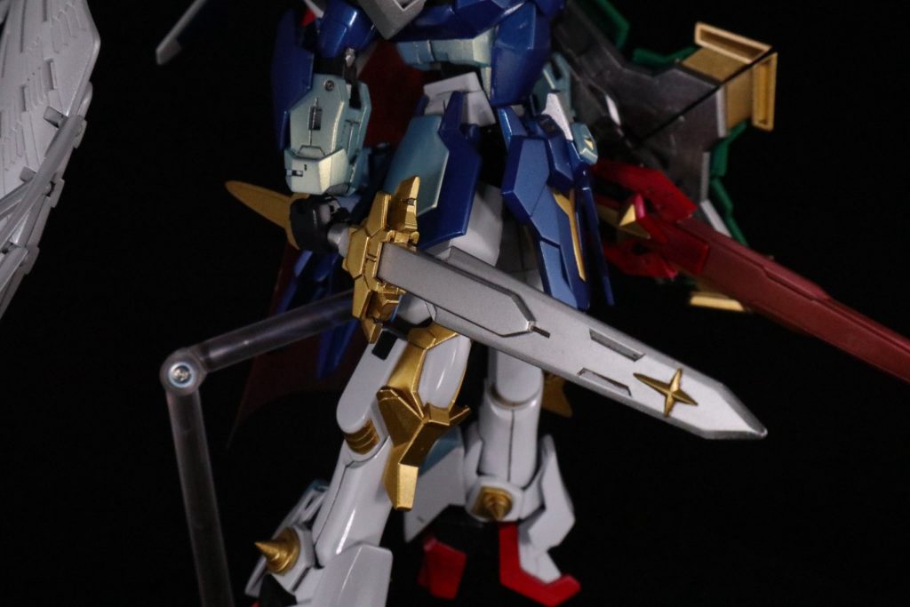 バーサルソード。なんだかよくわからないジャンクパーツ達から。刀身の十字はビルダーズパーツだったと思います。